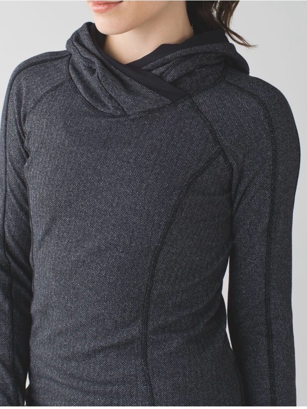 Lululemon Think Fast Hoodie
Heathered Herringbone Heathered Black size 6